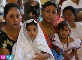 Familias participan en último día del novenario al Niño Dios