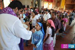 Familias participan en último día del novenario al Niño Dios