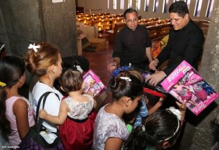 Familias participan en último día del novenario al Niño Dios