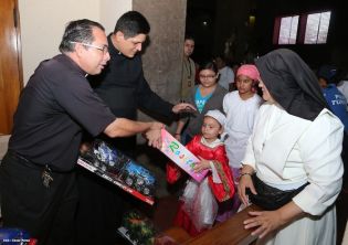 Familias participan en último día del novenario al Niño Dios