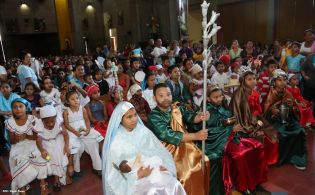 Familias participan en último día del novenario al Niño Dios