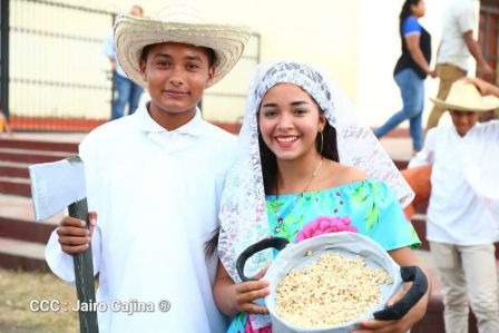 Leoneses conmemoran 131 aniversario de la publicación de Azul de Rubén Darío