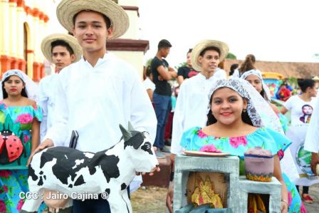 Leoneses conmemoran 131 aniversario de la publicación de Azul de Rubén Darío