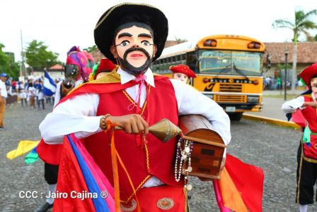 Leoneses conmemoran 131 aniversario de la publicación de Azul de Rubén Darío