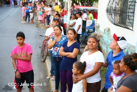Leoneses conmemoran 131 aniversario de la publicación de Azul de Rubén Darío