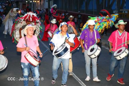 Leoneses conmemoran 131 aniversario de la publicación de Azul de Rubén Darío