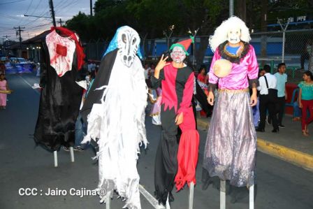 Leoneses conmemoran 131 aniversario de la publicación de Azul de Rubén Darío