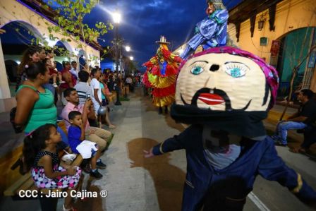Leoneses conmemoran 131 aniversario de la publicación de Azul de Rubén Darío