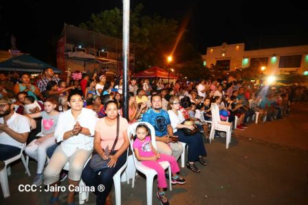 Leoneses conmemoran 131 aniversario de la publicación de Azul de Rubén Darío