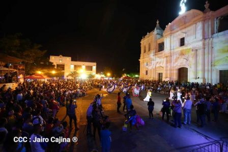 Leoneses conmemoran 131 aniversario de la publicación de Azul de Rubén Darío