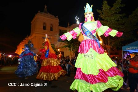 Leoneses conmemoran 131 aniversario de la publicación de Azul de Rubén Darío