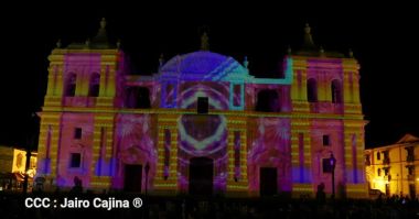 Leoneses conmemoran 131 aniversario de la publicación de Azul de Rubén Darío
