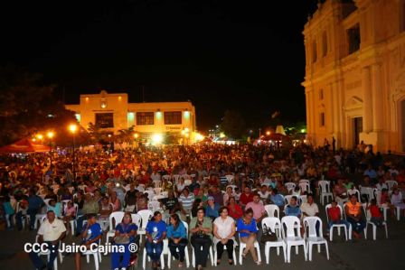 Leoneses conmemoran 131 aniversario de la publicación de Azul de Rubén Darío