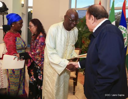 Entrega de cartas credenciales de siete nuevos Embajadores