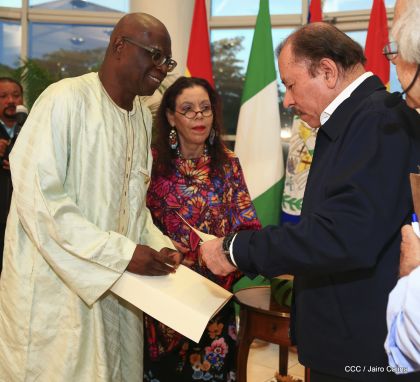 Entrega de cartas credenciales de siete nuevos Embajadores