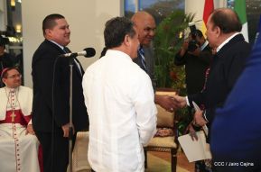 Entrega de cartas credenciales de siete nuevos Embajadores