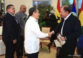 Entrega de cartas credenciales de siete nuevos Embajadores