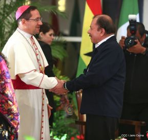 Entrega de cartas credenciales de siete nuevos Embajadores