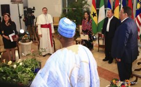 Entrega de cartas credenciales de siete nuevos Embajadores