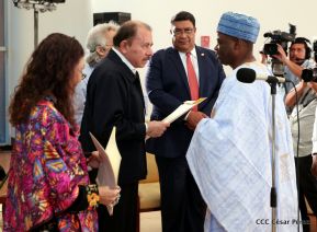 Entrega de cartas credenciales de siete nuevos Embajadores