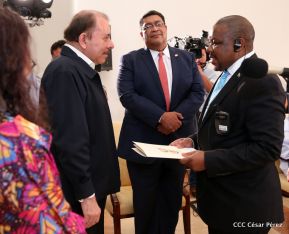 Entrega de cartas credenciales de siete nuevos Embajadores