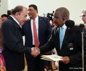 Entrega de cartas credenciales de siete nuevos Embajadores