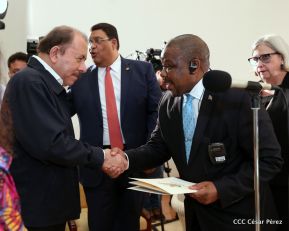 Entrega de cartas credenciales de siete nuevos Embajadores