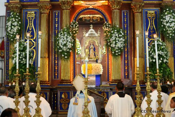 Familias católicas de Occidente despiden a Monseñor Bosco Vivas Robelo