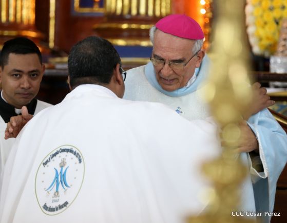 Familias católicas de Occidente despiden a Monseñor Bosco Vivas Robelo
