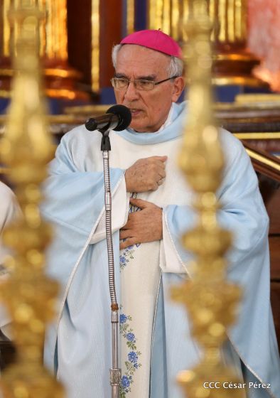 Familias católicas de Occidente despiden a Monseñor Bosco Vivas Robelo