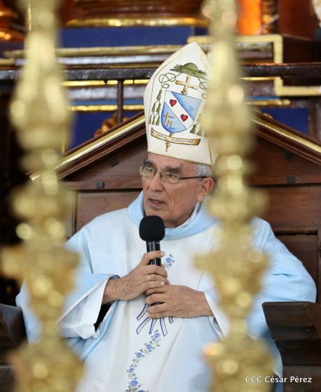 Familias católicas de Occidente despiden a Monseñor Bosco Vivas Robelo