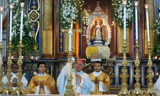 Familias católicas de Occidente despiden a Monseñor Bosco Vivas Robelo
