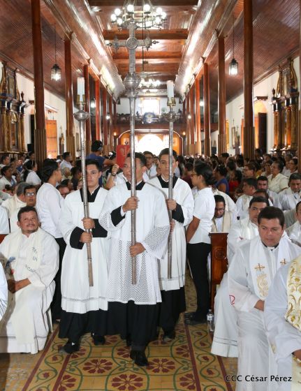 Familias católicas de Occidente despiden a Monseñor Bosco Vivas Robelo