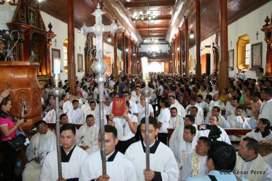 Familias católicas de Occidente despiden a Monseñor Bosco Vivas Robelo
