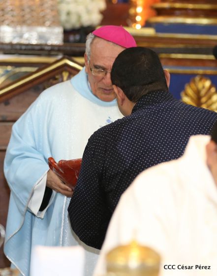 Familias católicas de Occidente despiden a Monseñor Bosco Vivas Robelo