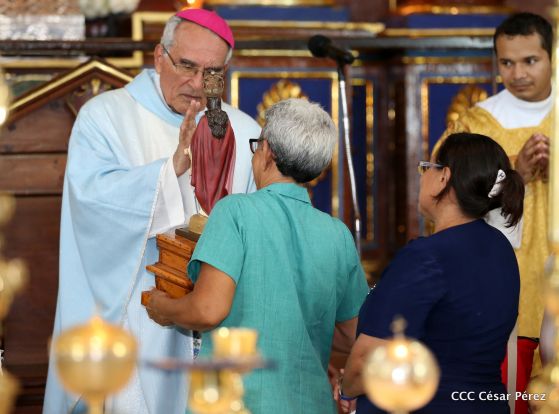 Familias católicas de Occidente despiden a Monseñor Bosco Vivas Robelo
