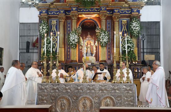 Familias católicas de Occidente despiden a Monseñor Bosco Vivas Robelo