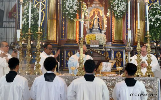 Familias católicas de Occidente despiden a Monseñor Bosco Vivas Robelo