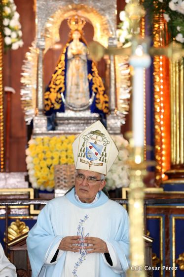 Familias católicas de Occidente despiden a Monseñor Bosco Vivas Robelo