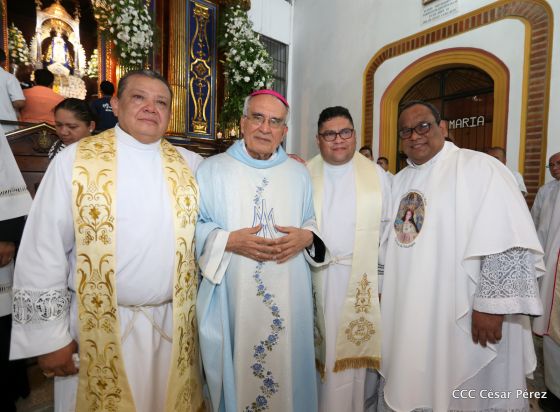 Familias católicas de Occidente despiden a Monseñor Bosco Vivas Robelo