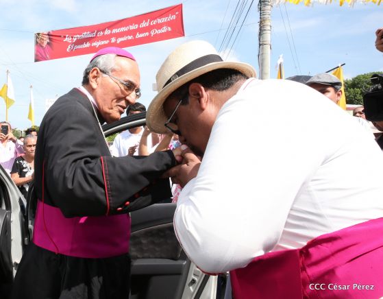 Familias católicas de Occidente despiden a Monseñor Bosco Vivas Robelo