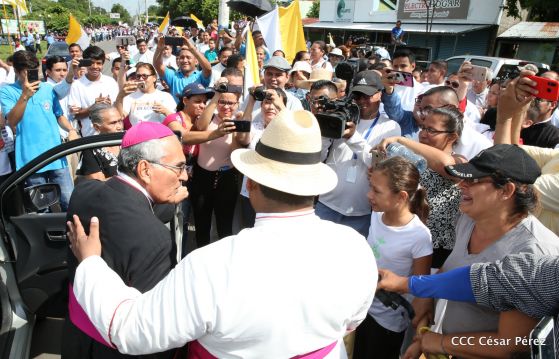 Familias católicas de Occidente despiden a Monseñor Bosco Vivas Robelo