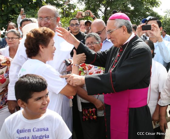Familias católicas de Occidente despiden a Monseñor Bosco Vivas Robelo