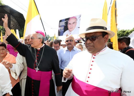 Familias católicas de Occidente despiden a Monseñor Bosco Vivas Robelo