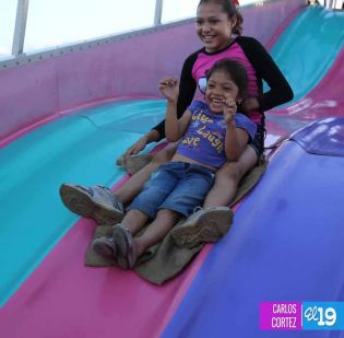 Familias continúan festejando la Navidad en Parque de la Niñez Feliz