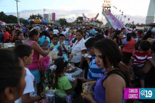 Familias continúan festejando la Navidad en Parque de la Niñez Feliz