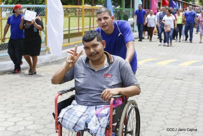 Reclusos reciben beneficio de convivencia familiar en Nicaragua