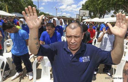 Reclusos reciben beneficio de convivencia familiar en Nicaragua