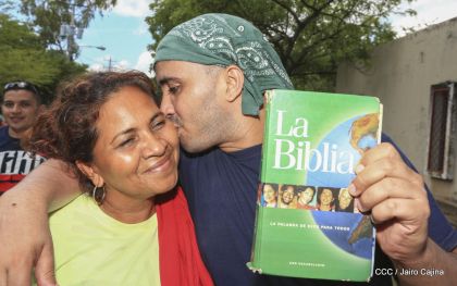 Reclusos reciben beneficio de convivencia familiar en Nicaragua