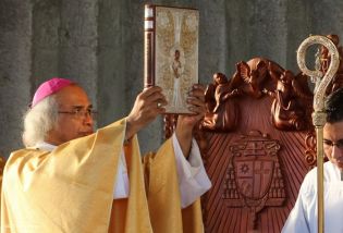 Miles de feligreses festejan el año nuevo con solemne procesión del Santísimo y eucaristía